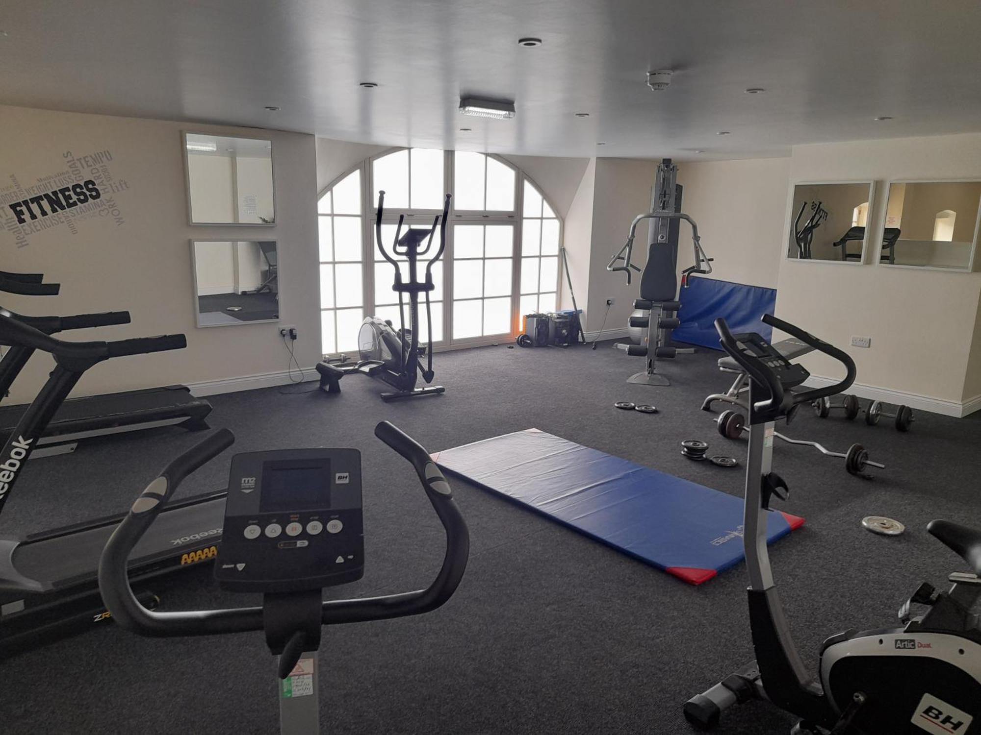 Old Brewery Home With Pool And Gym Access Oakhill ภายนอก รูปภาพ