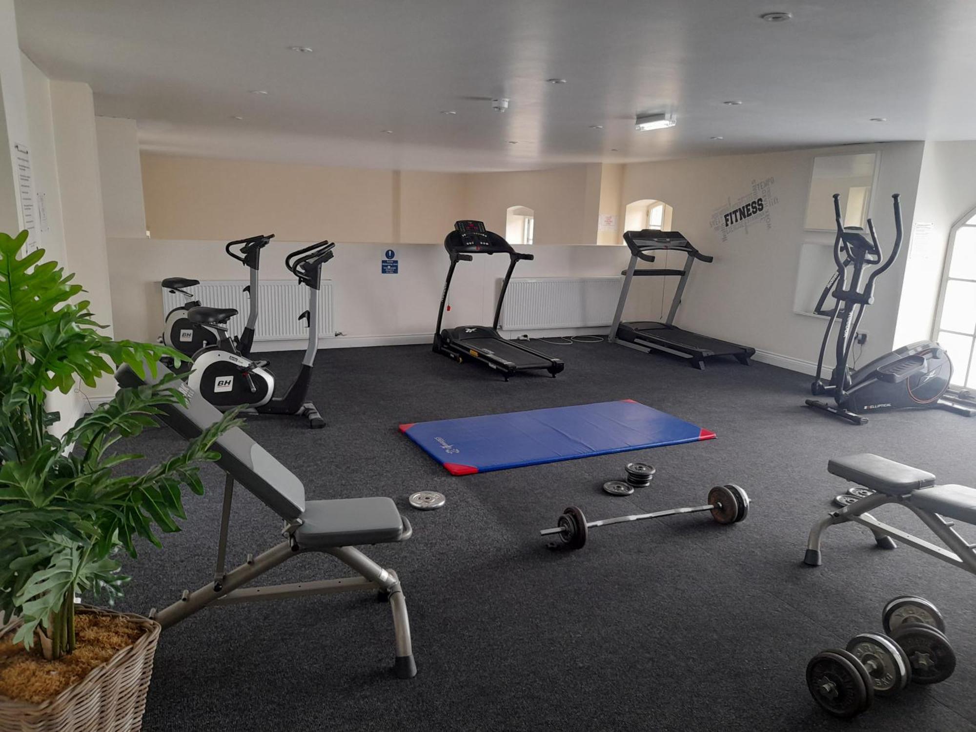 Old Brewery Home With Pool And Gym Access Oakhill ภายนอก รูปภาพ